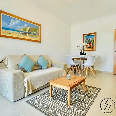 Casa Dos Avos - 150m - Well Finished - Terrace *